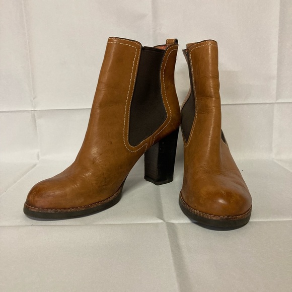 Tommy Bahama Shoes - Tommy Bahamas booties 8-1/2 brown block heel